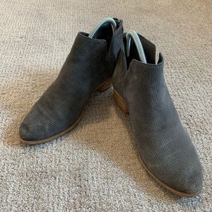 Dolce Vida Charcol Suede Bootie Sz 8